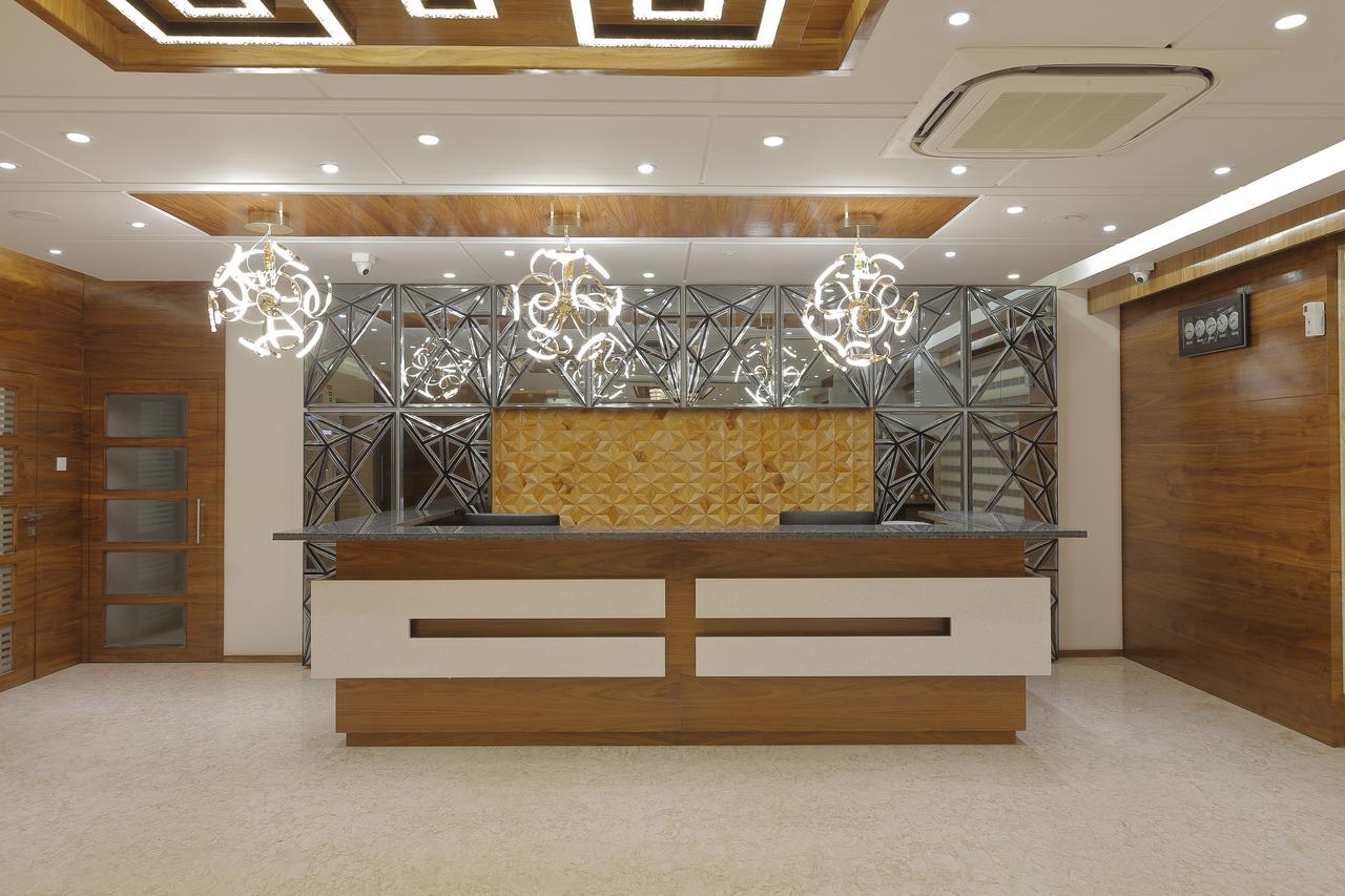 Hotel Silver Heights Αχμπανταμπάντ Εξωτερικό φωτογραφία