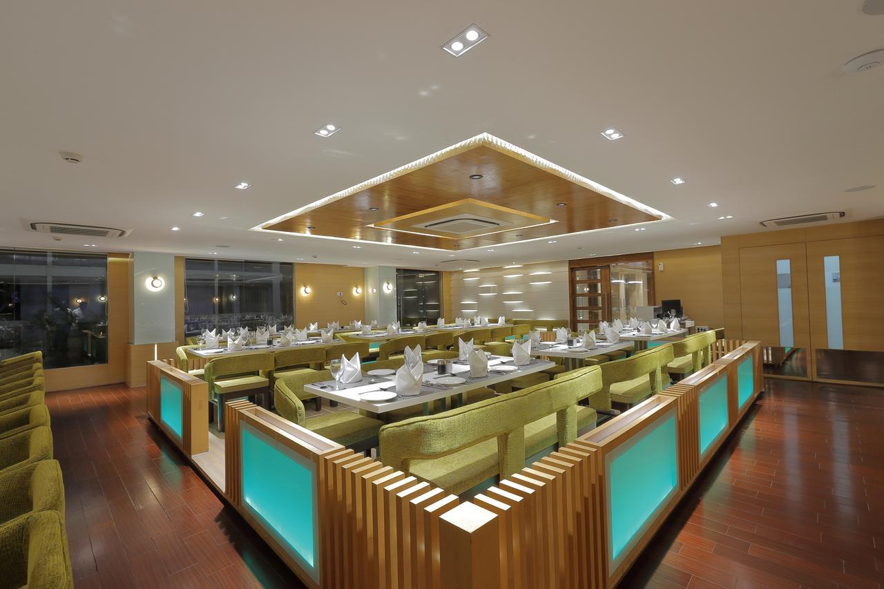 Hotel Silver Heights Αχμπανταμπάντ Εξωτερικό φωτογραφία