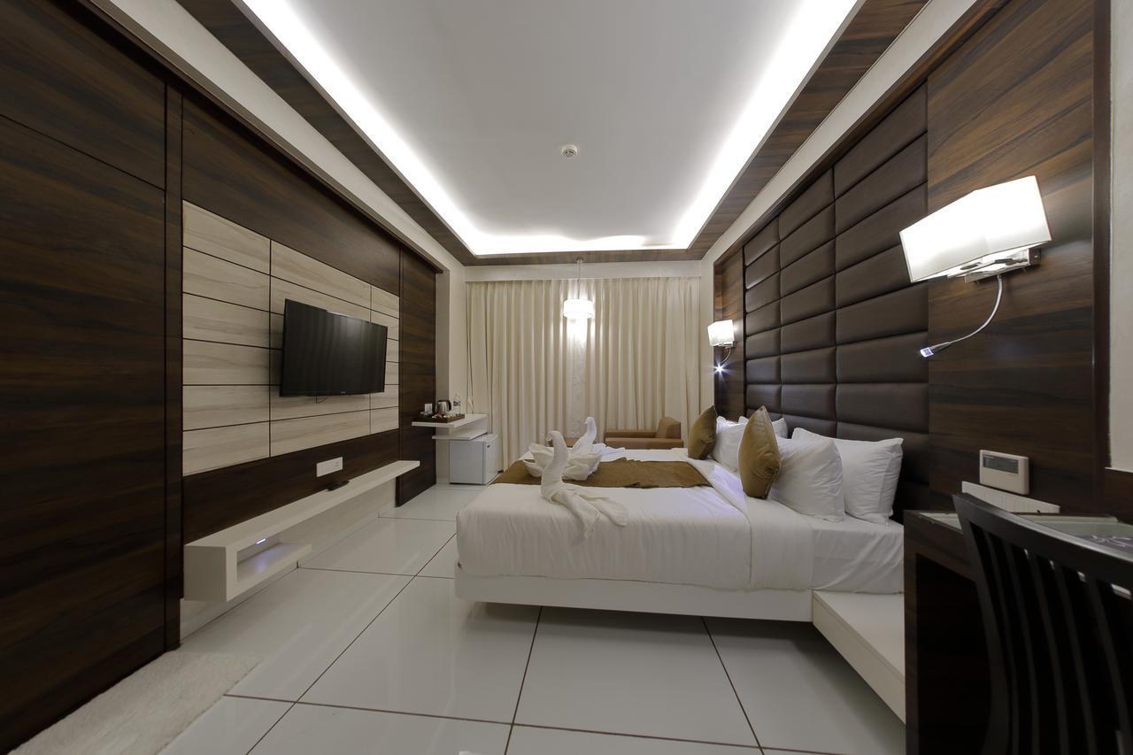 Hotel Silver Heights Αχμπανταμπάντ Εξωτερικό φωτογραφία
