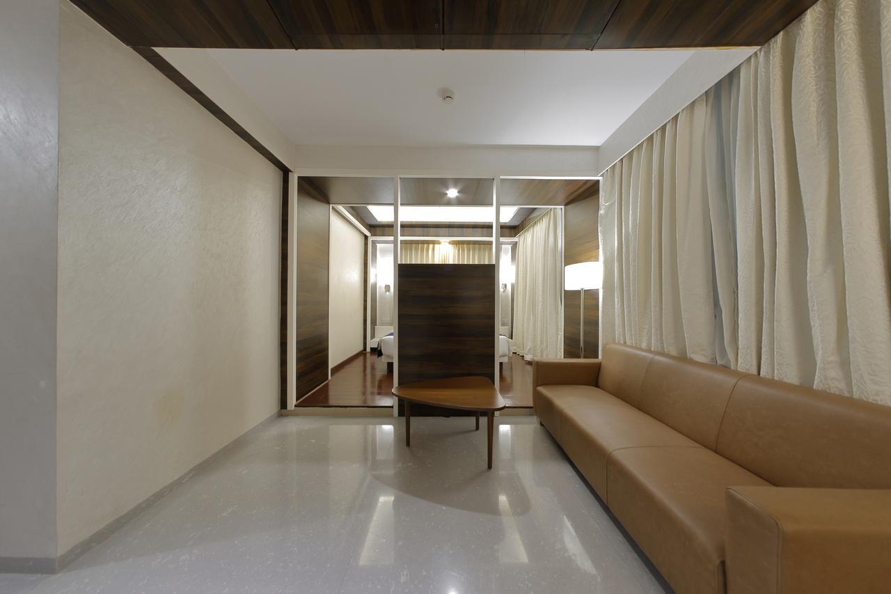 Hotel Silver Heights Αχμπανταμπάντ Εξωτερικό φωτογραφία