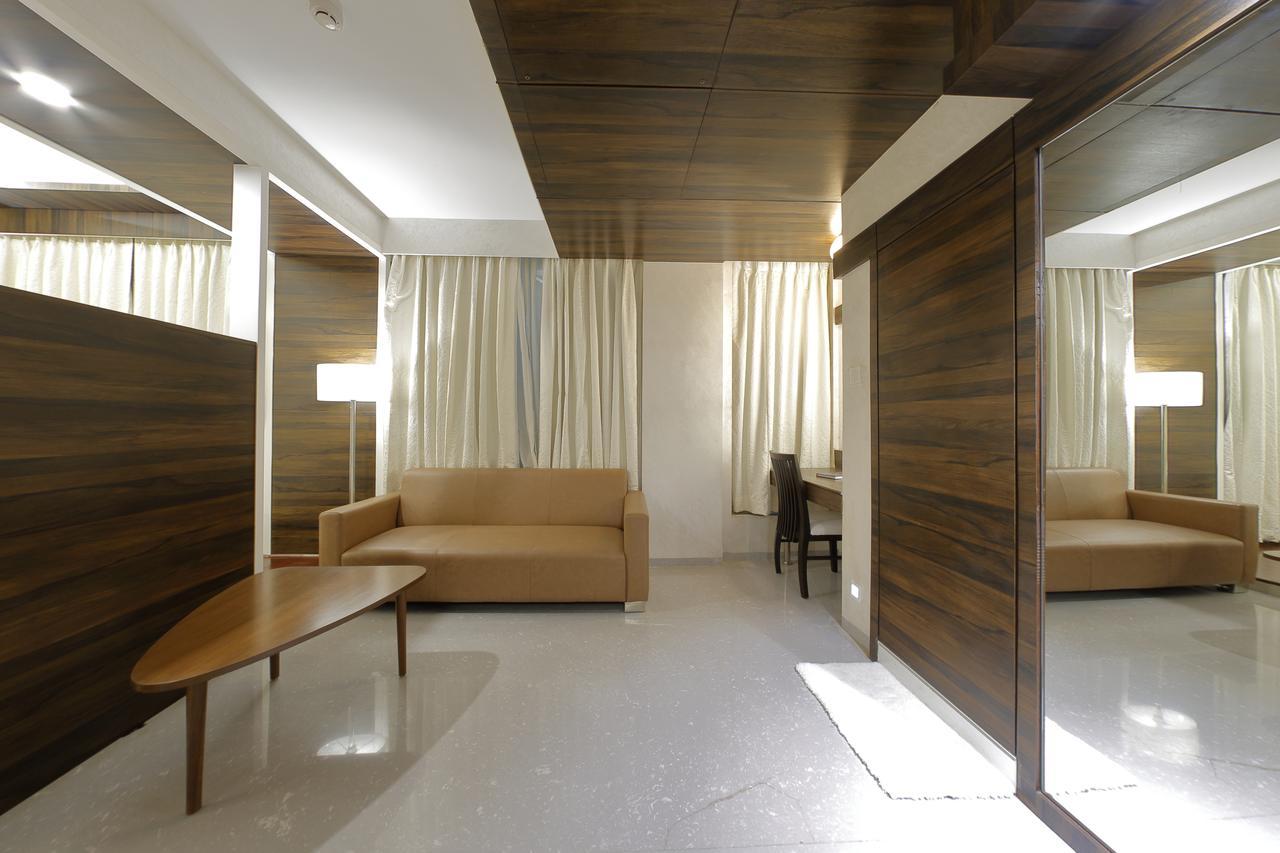 Hotel Silver Heights Αχμπανταμπάντ Εξωτερικό φωτογραφία