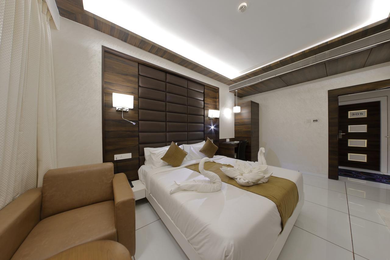 Hotel Silver Heights Αχμπανταμπάντ Εξωτερικό φωτογραφία
