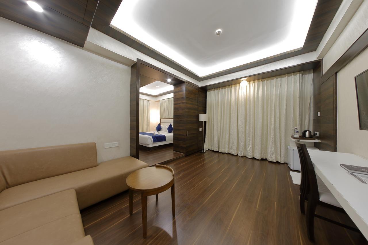 Hotel Silver Heights Αχμπανταμπάντ Εξωτερικό φωτογραφία